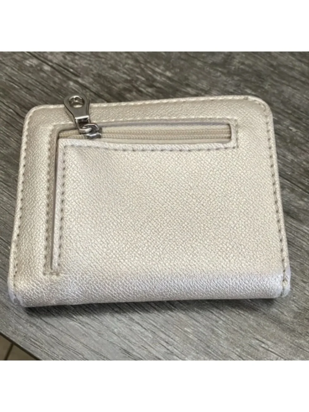 Metallic Compact Bifold Wallet w/ Snap closure, RDIF Blocking, Zipper coin purse - Picture 4 of 8